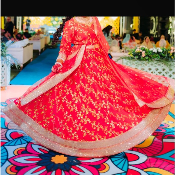 Lehnga choli(pakistani outfit) and pouch. - Picture 4 of 5